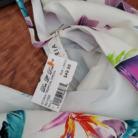 Dress - Picture 10 of 10